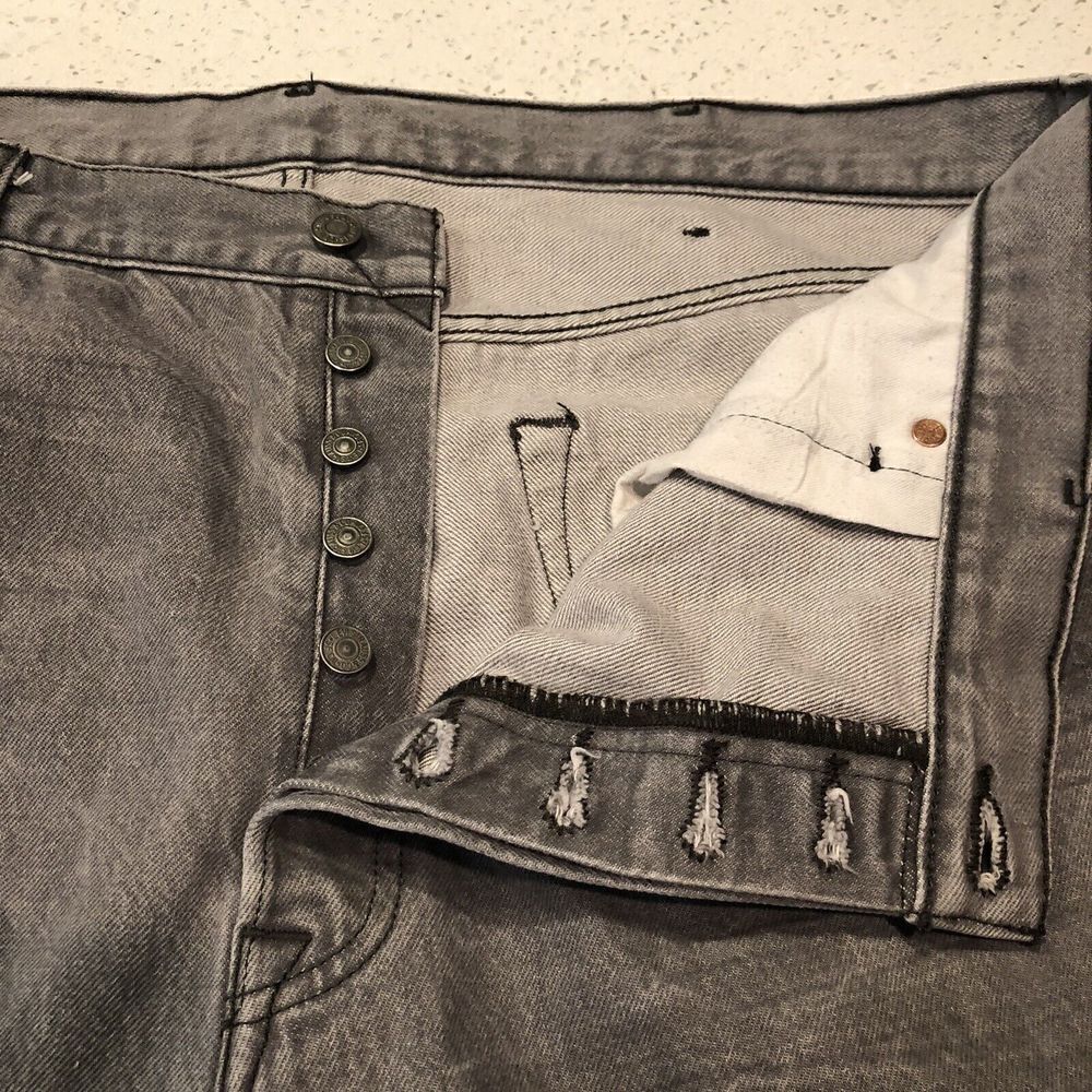 Levi's Mens 501 Jeans Size 42 x 30 Straight Leg Gray Denim 100% Cotton - Picture 6 of 9
